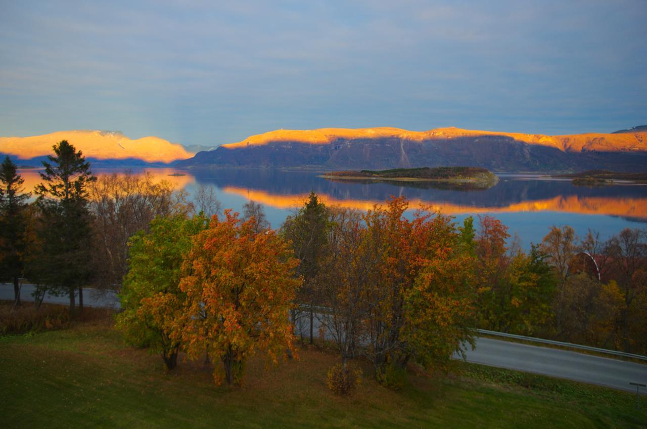 Solhov, Castle Of The Lyngen Alps 호텔 Lyngseidet 외부 사진